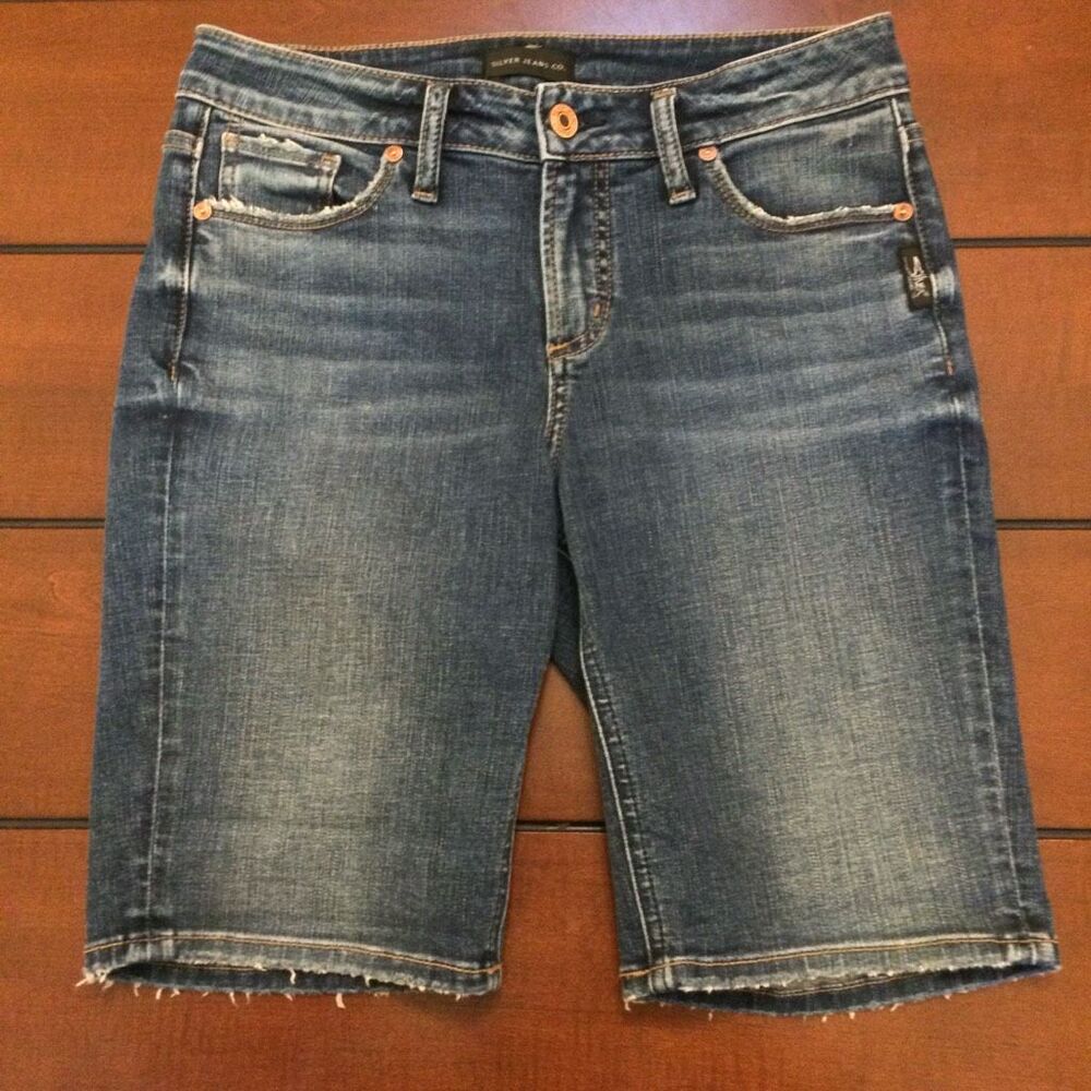Silver jeans suki Bermuda jean shorts size 26/9